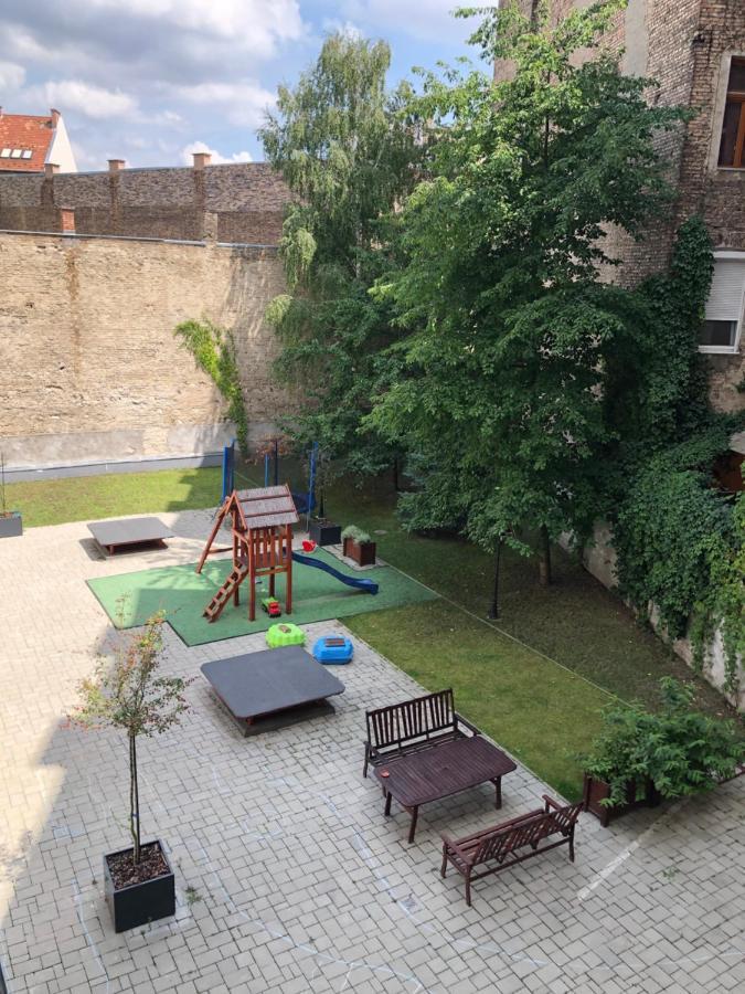 Large Apartment With Garage And Terrace بودابست المظهر الخارجي الصورة